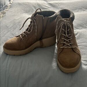 Women's Tan Suede Lace-Up Ankle Boots with Faux Fur Collar